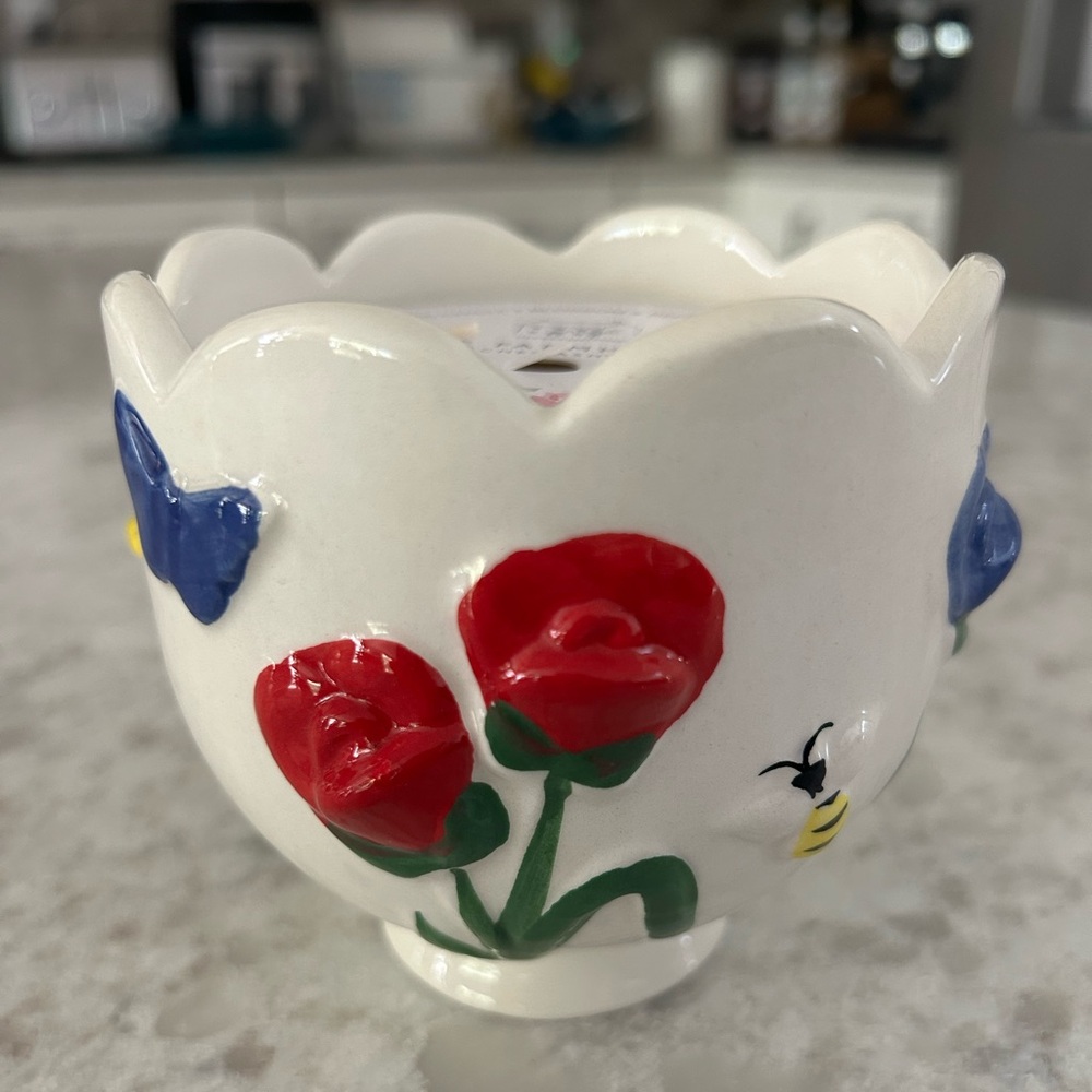 “New” The Farmhouse by Rachel Ashwell 11 oz candle-Blossom & Bees
